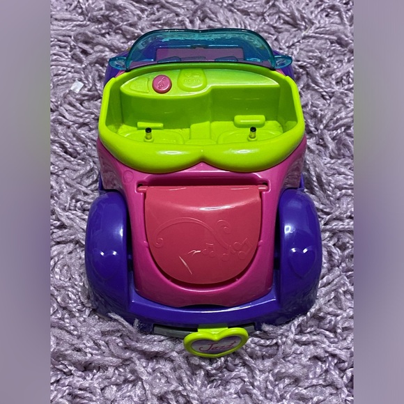 Vtech flipsies lot; 2 dolls, accessories, scale & convertible car / rock stage - Picture 7 of 13